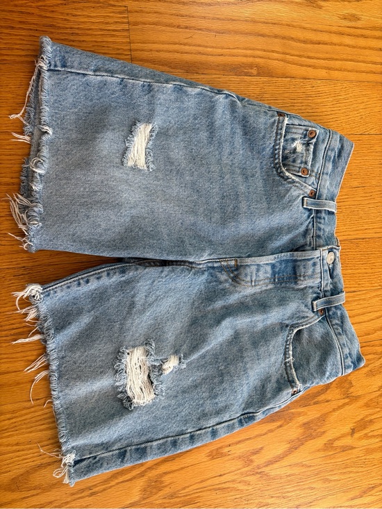 Levi's Pants - Women’s Levi's 501 Light Blue Denim button fly shorts size 25